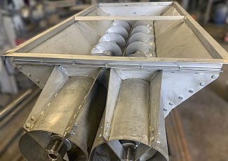 Спаренный шнековый транспортер для жира