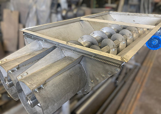 Спаренный шнековый транспортер для жира